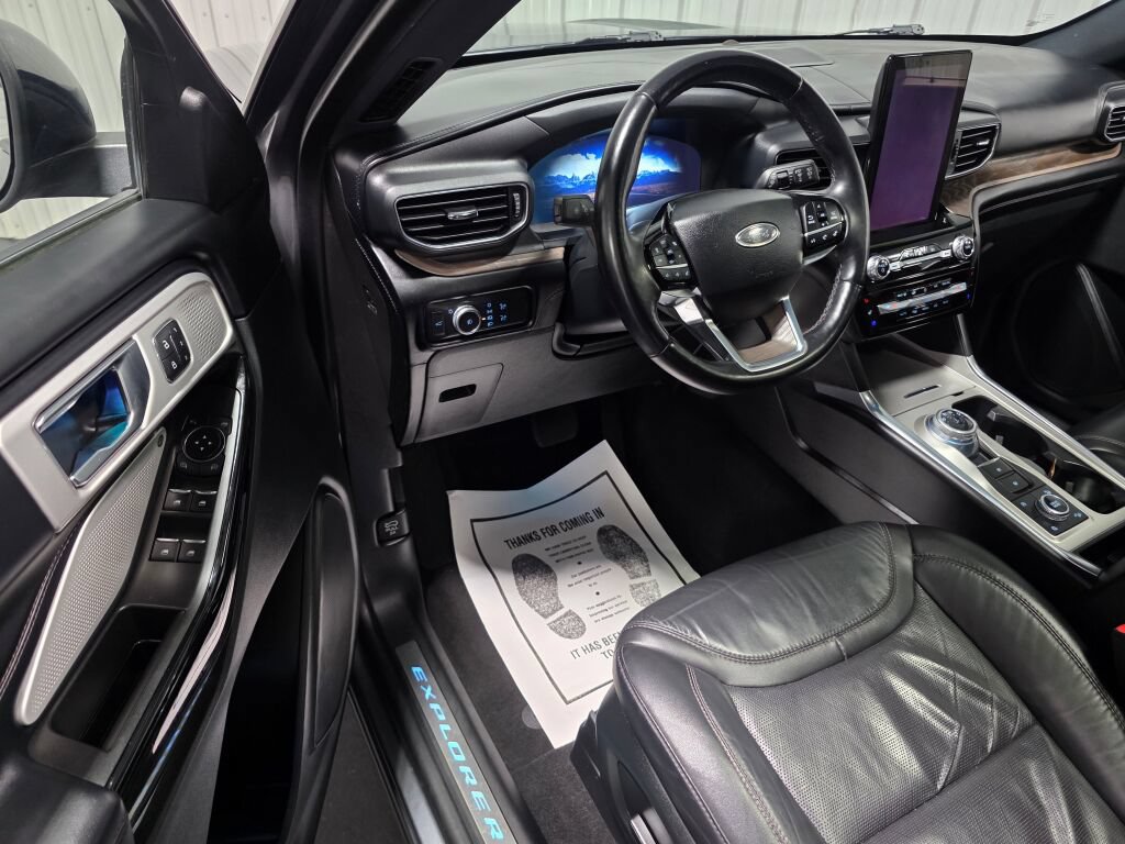 Used 2022 Ford Explorer Platinum w/ Equipment Group 601A AWD/4WD image 6
