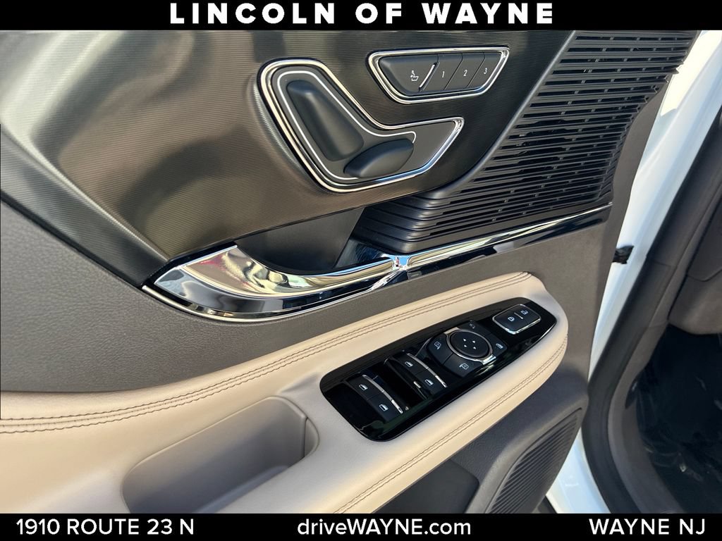 Certified 2022 Lincoln Corsair AWD w/ Equipment Group 101A image 13