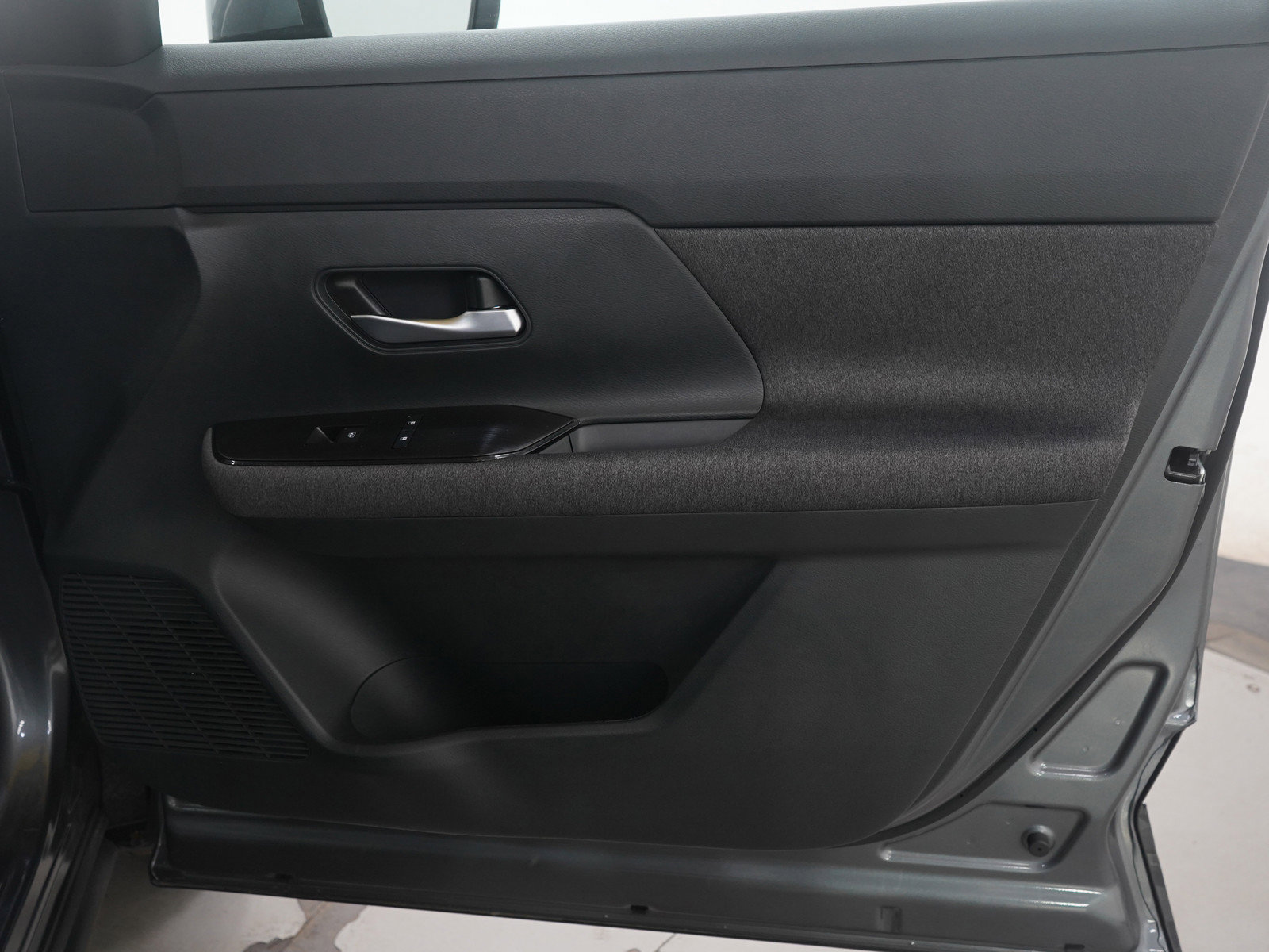 Used 2025 Nissan Kicks SV w/ SV Premium Package image 9