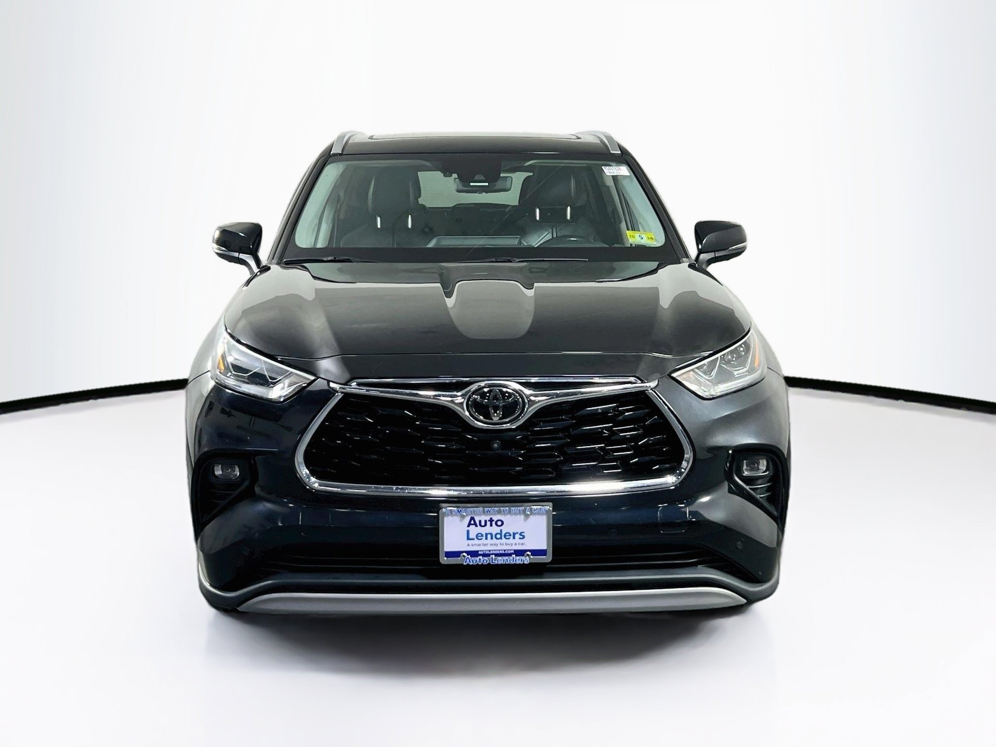 Used 2021 Toyota Highlander Platinum AWD/4WD image 2