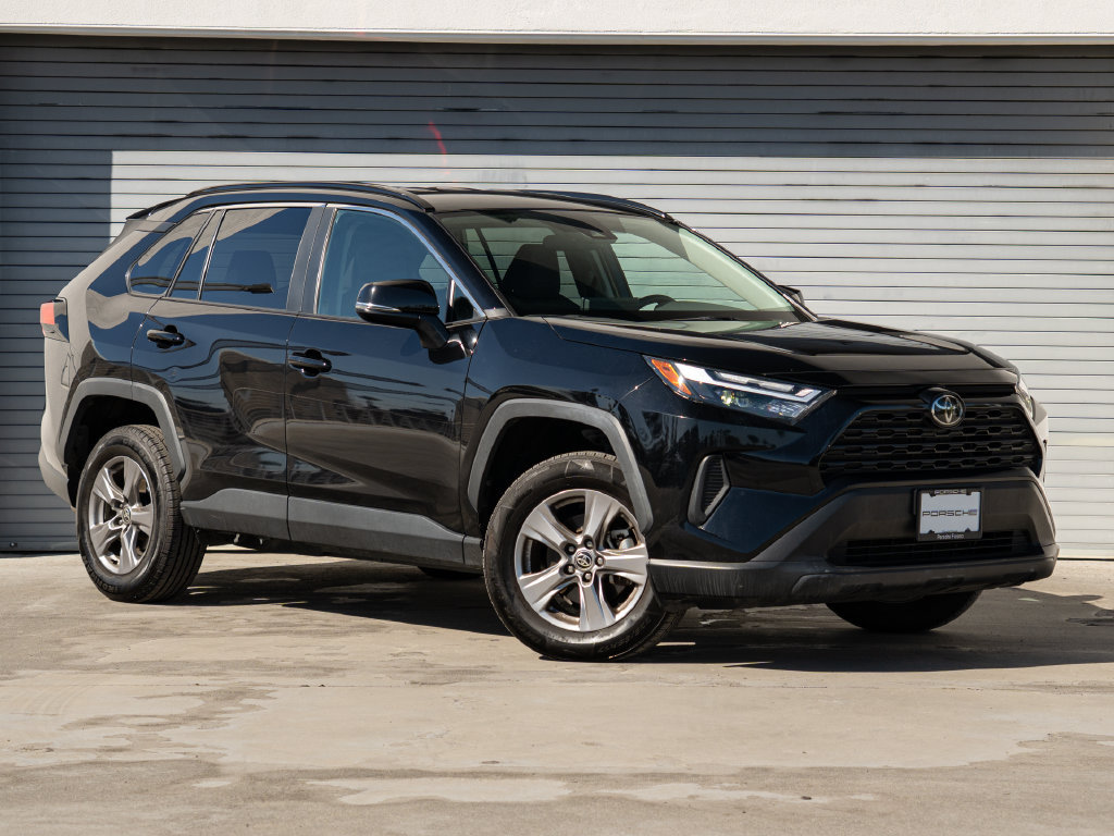 Used 2025 Toyota RAV4 XLE FWD image 24