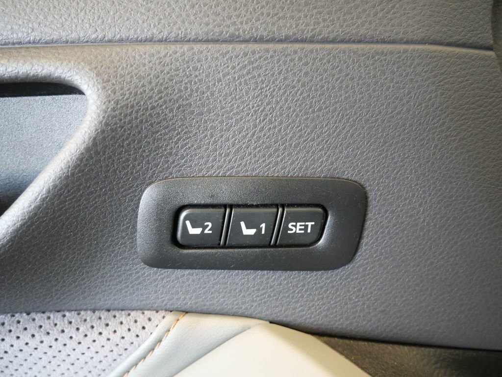 Used 2019 Toyota Avalon Touring w/ Advanced Safety Package image 33