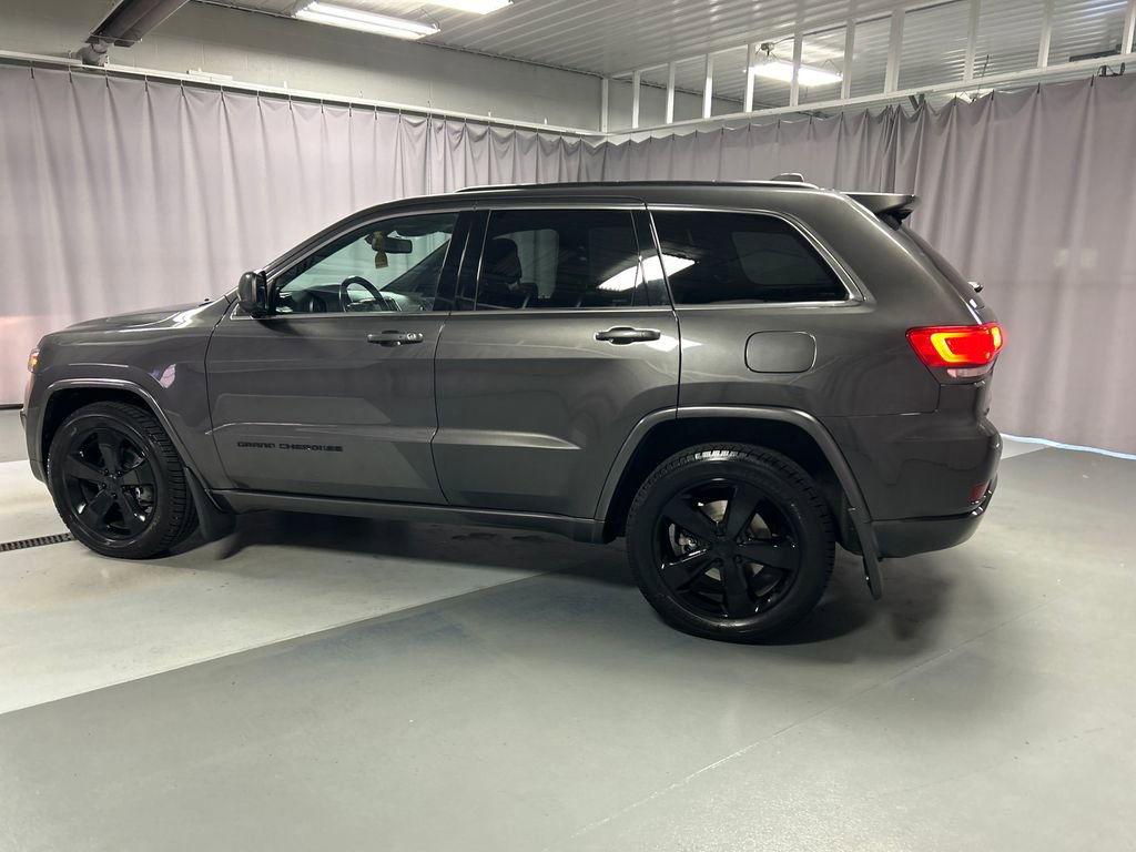 Used 2015 Jeep Grand Cherokee Laredo w/ Security & Convenience Group AWD/4WD image 4