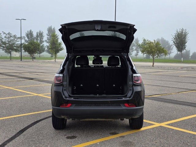 Used 2023 Jeep Compass Latitude w/ Convenience Group image 29