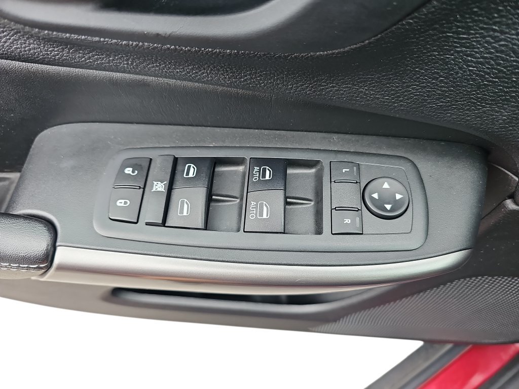 Used 2019 Jeep Cherokee Latitude Plus w/ Comfort/Convenience Group FWD image 27