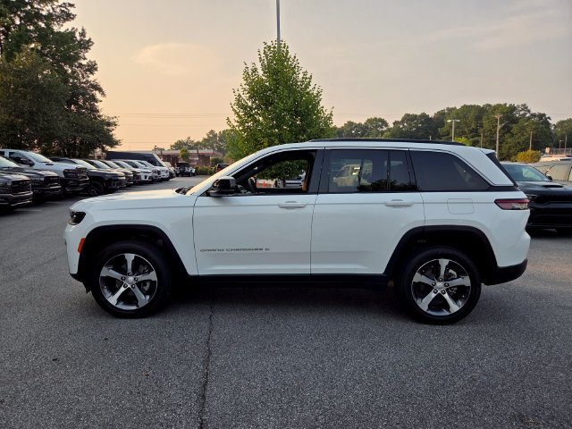 New 2026 Jeep Grand Cherokee Limited w/ Luxury Tech Group II RWD image 4