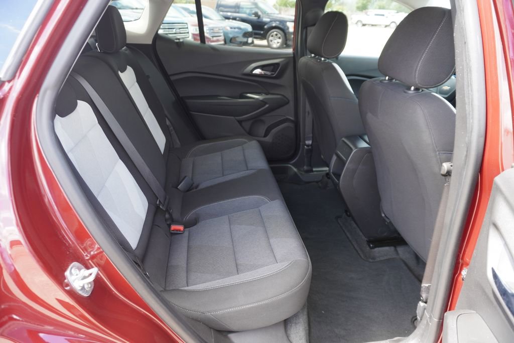 Used 2025 Chevrolet Trax LS w/ LS Convenience Package FWD image 21