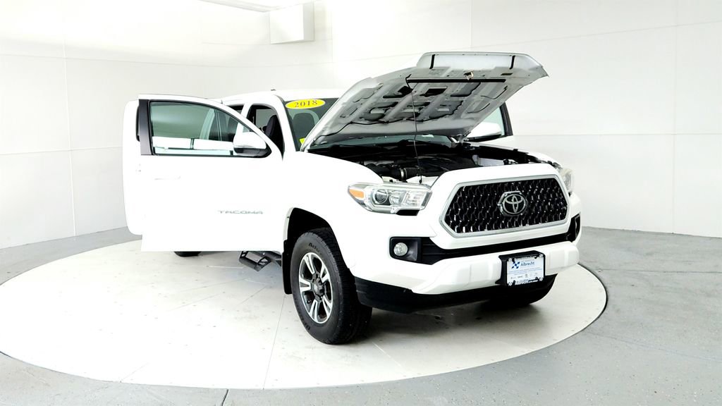 Used 2018 Toyota Tacoma TRD Sport w/ Technology Package AWD/4WD image 9