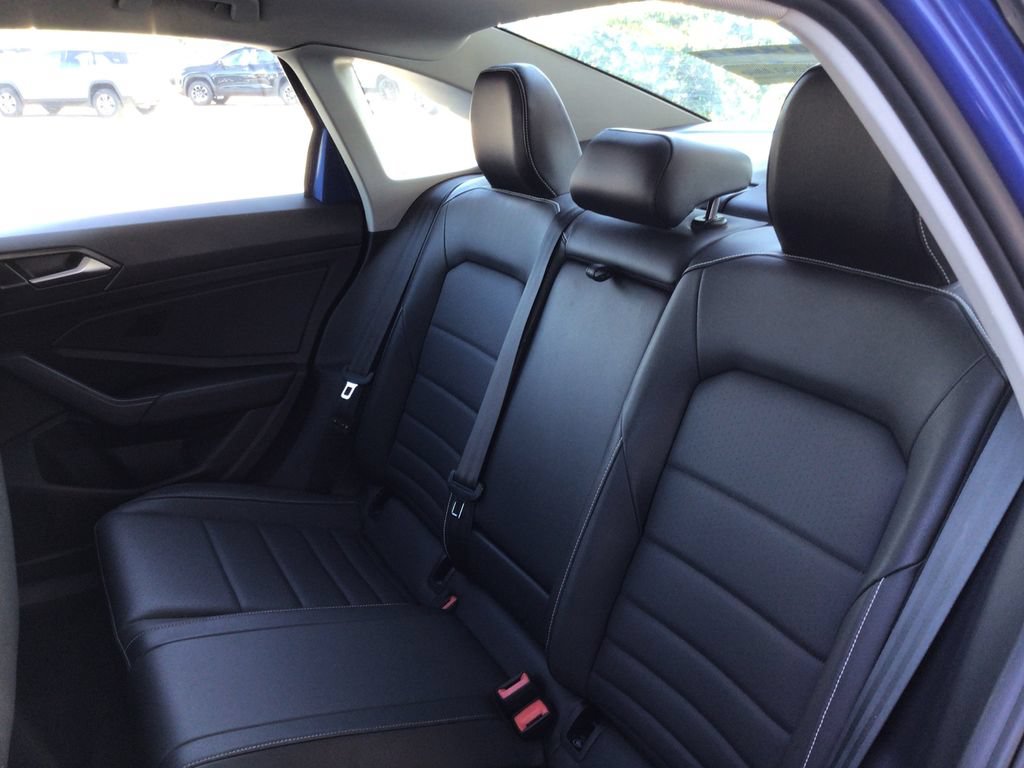Used 2024 Volkswagen Jetta SE FWD image 32