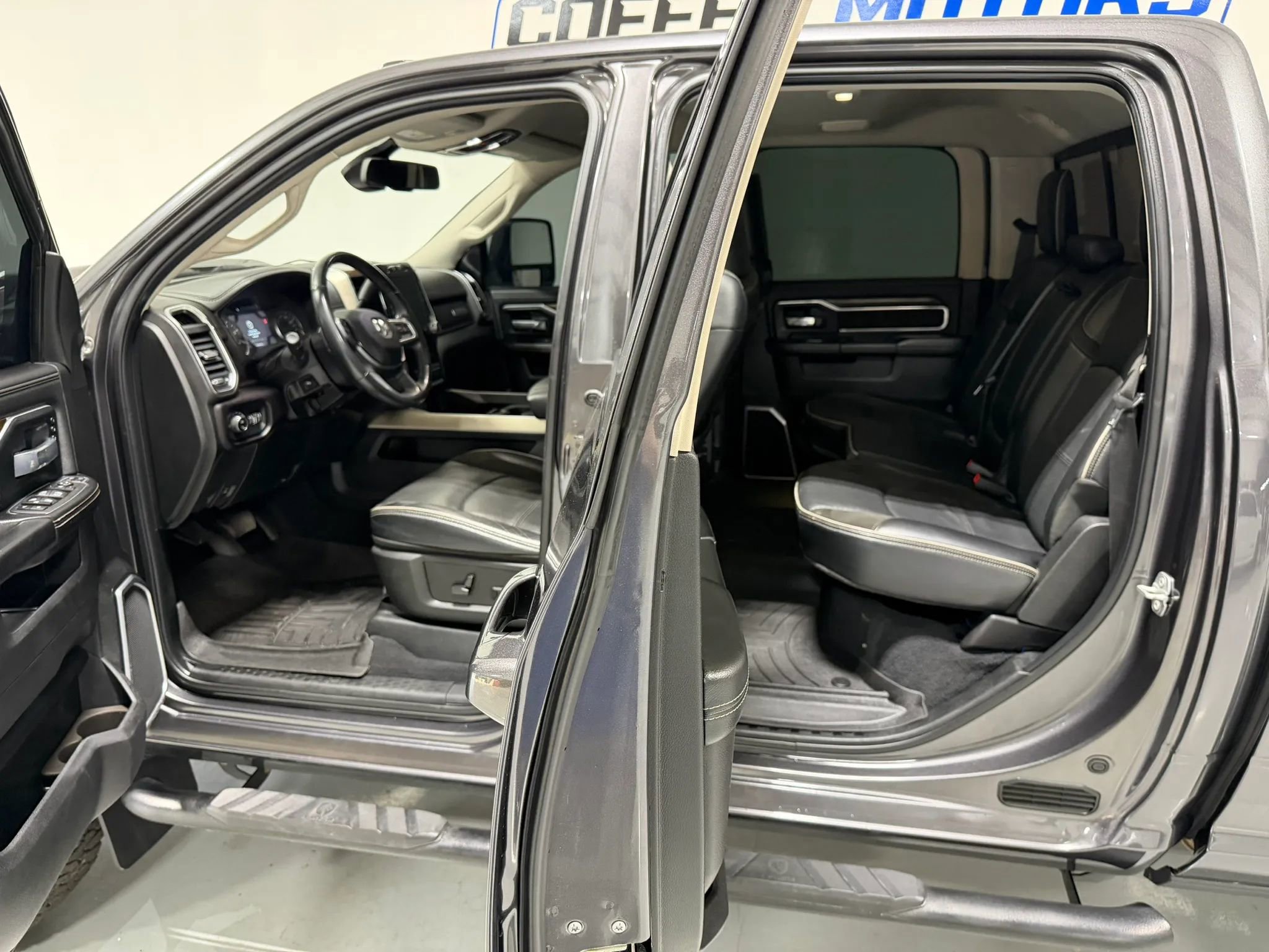 Used 2023 RAM 2500 Laramie AWD/4WD image 11