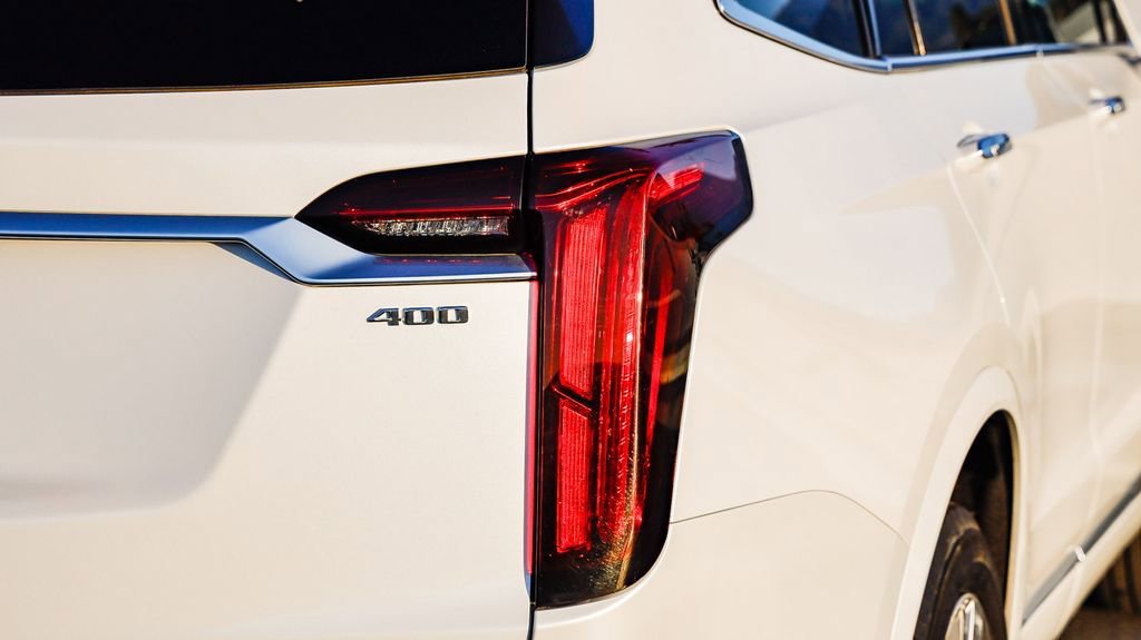 Used 2023 Cadillac XT6 Premium Luxury image 10