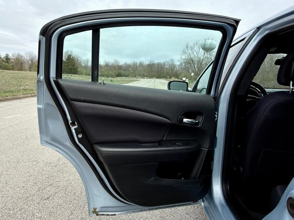 Used 2014 Chrysler 200 LX FWD image 17