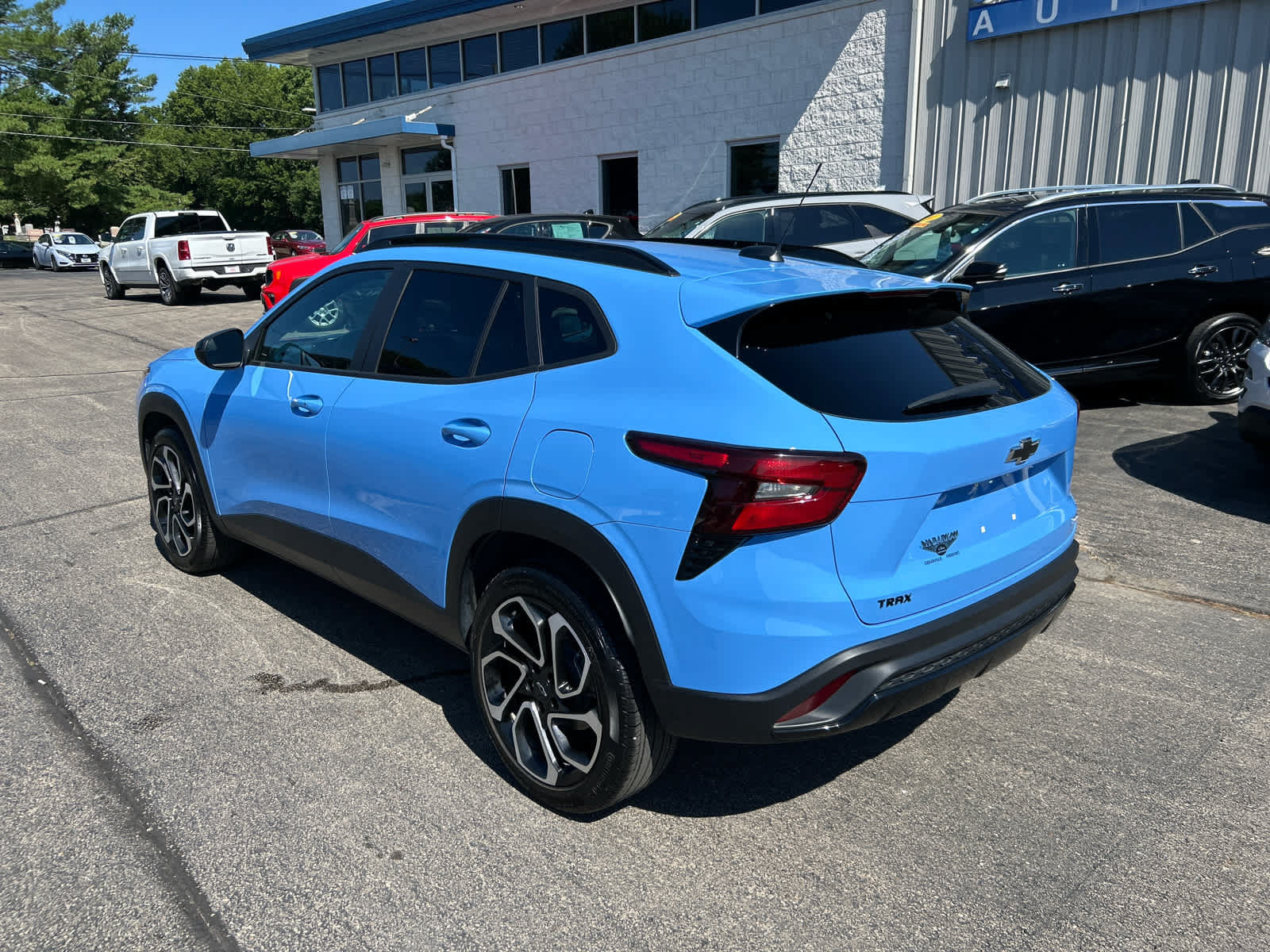 Used 2024 Chevrolet Trax RS w/ Sunroof Package FWD image 6