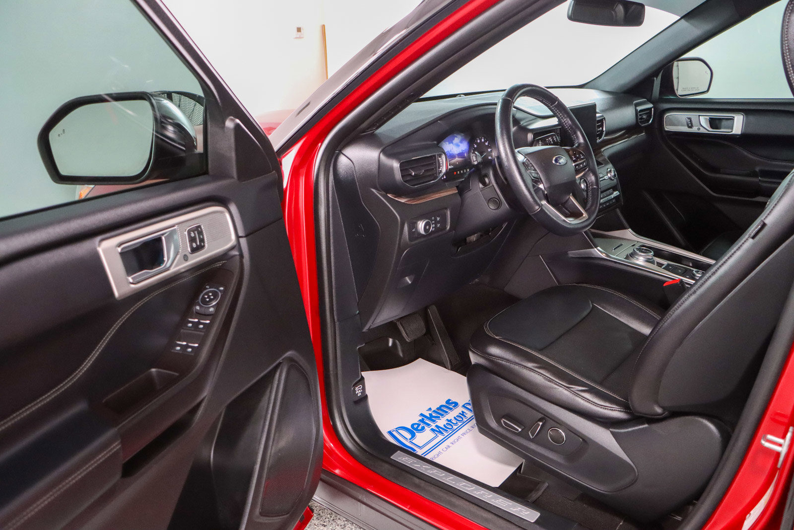 Used 2020 Ford Explorer Limited w/ Class III Trailer Tow Package image 3