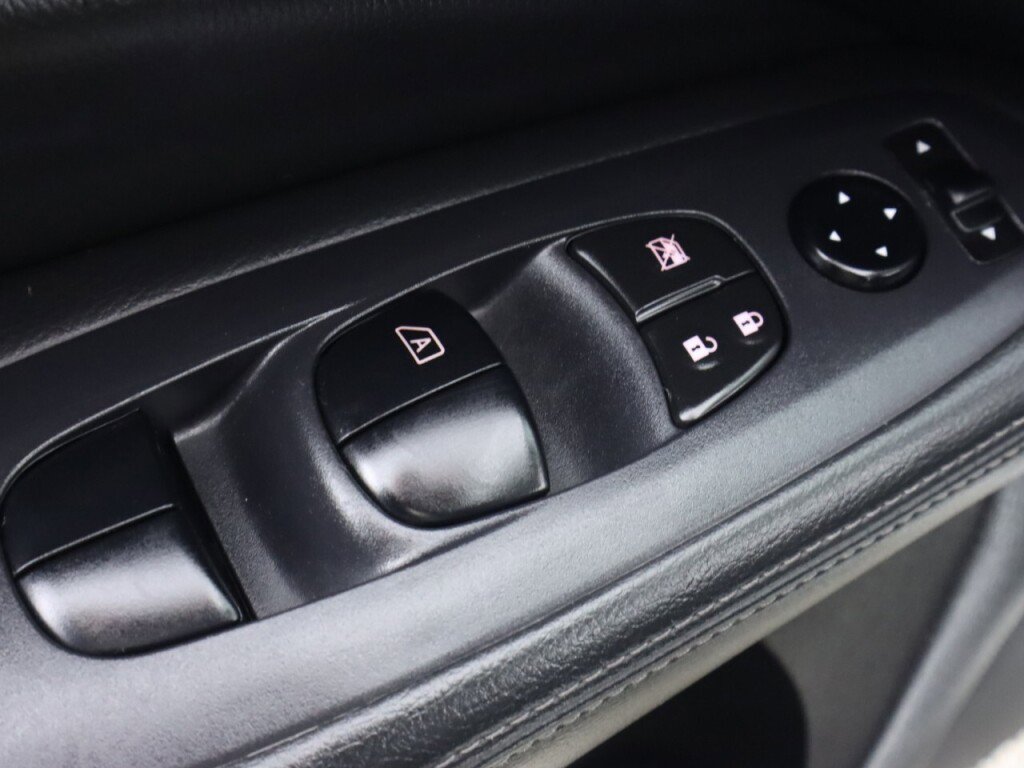 Used 2018 Nissan Pathfinder S image 29