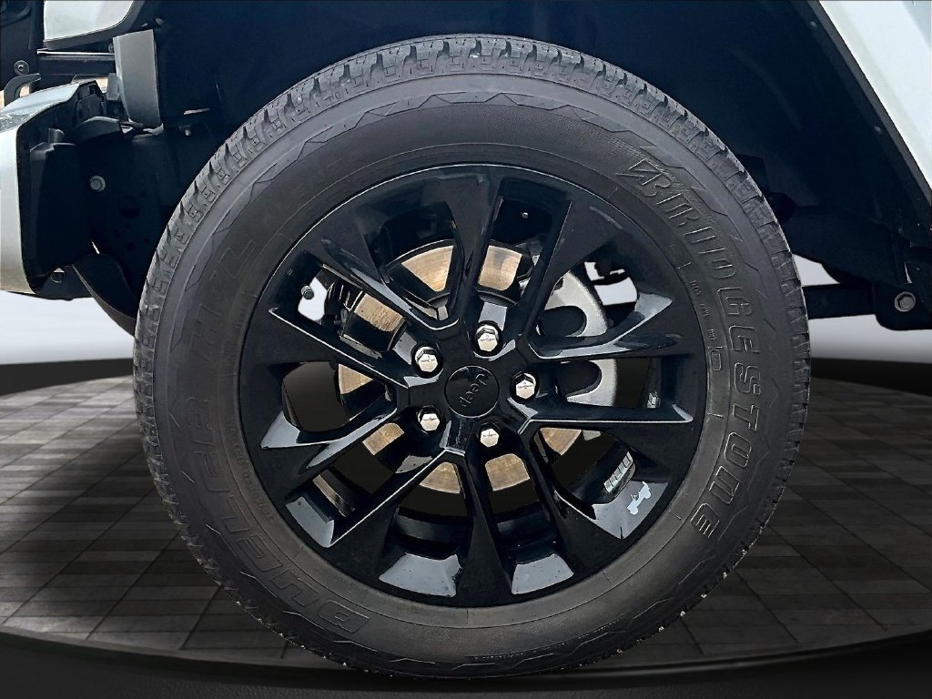 Used 2023 Jeep Wrangler Unlimited Sahara AWD/4WD image 39