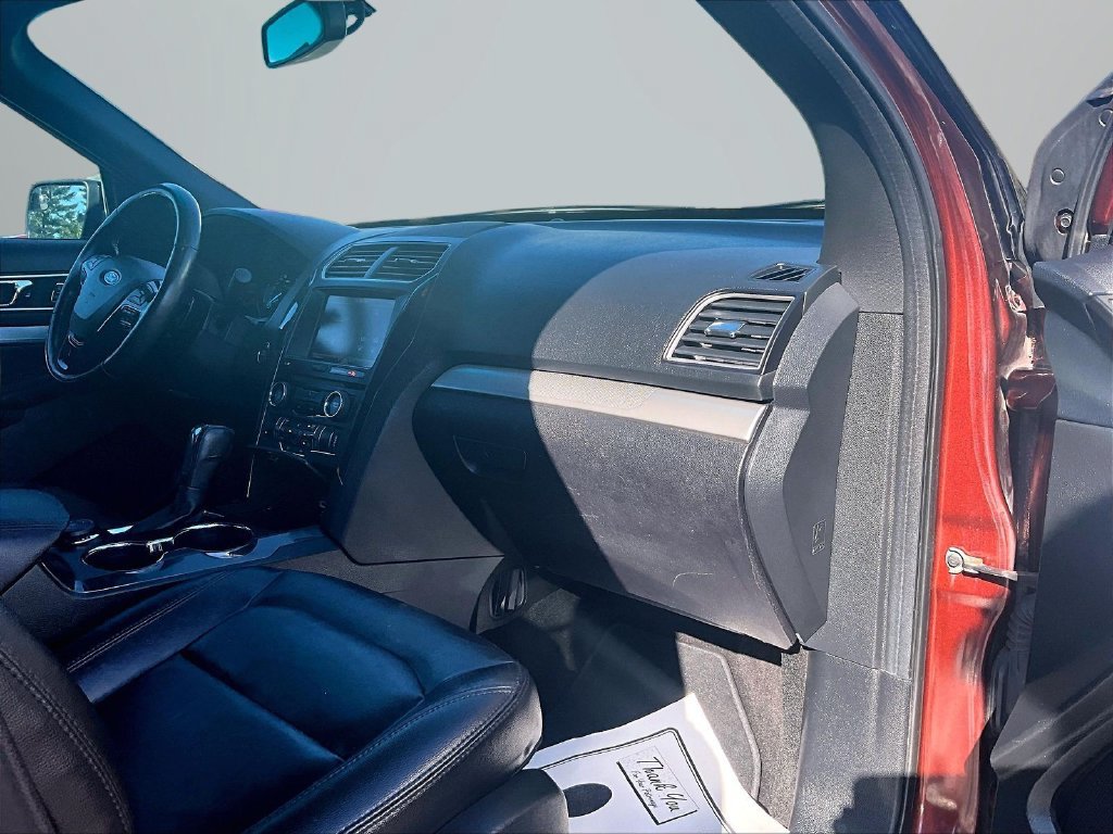 Used 2016 Ford Explorer XLT w/ Equipment Group 202A AWD/4WD image 18