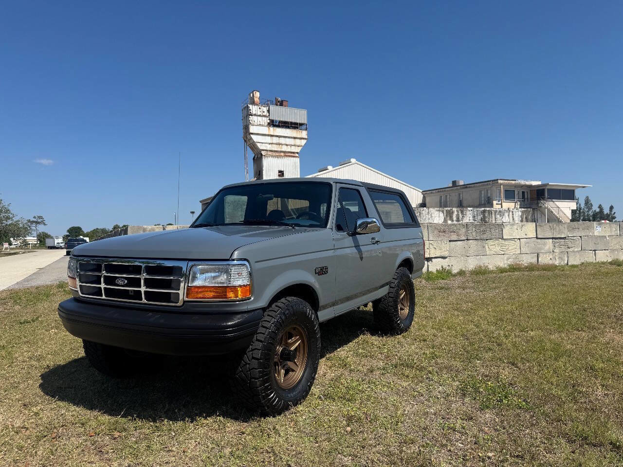 Used 1995 Ford Bronco XLT image 10