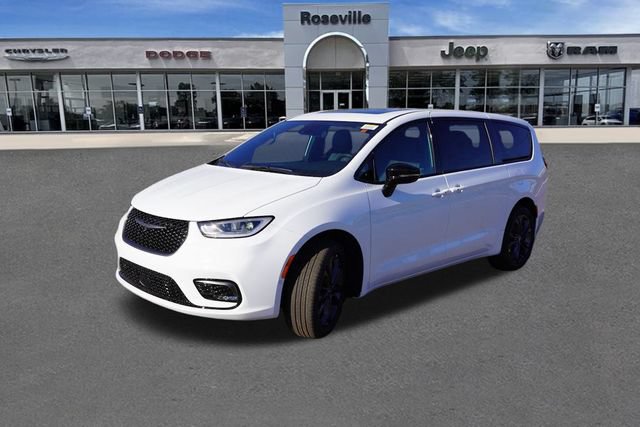 New 2026 Chrysler Pacifica Select AWD/4WD image 7