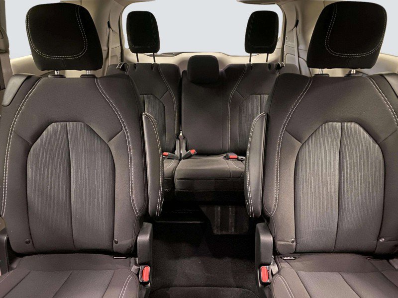 Used 2022 Chrysler Voyager LX FWD image 28