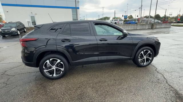 Used 2025 Chevrolet Trax RS FWD image 9