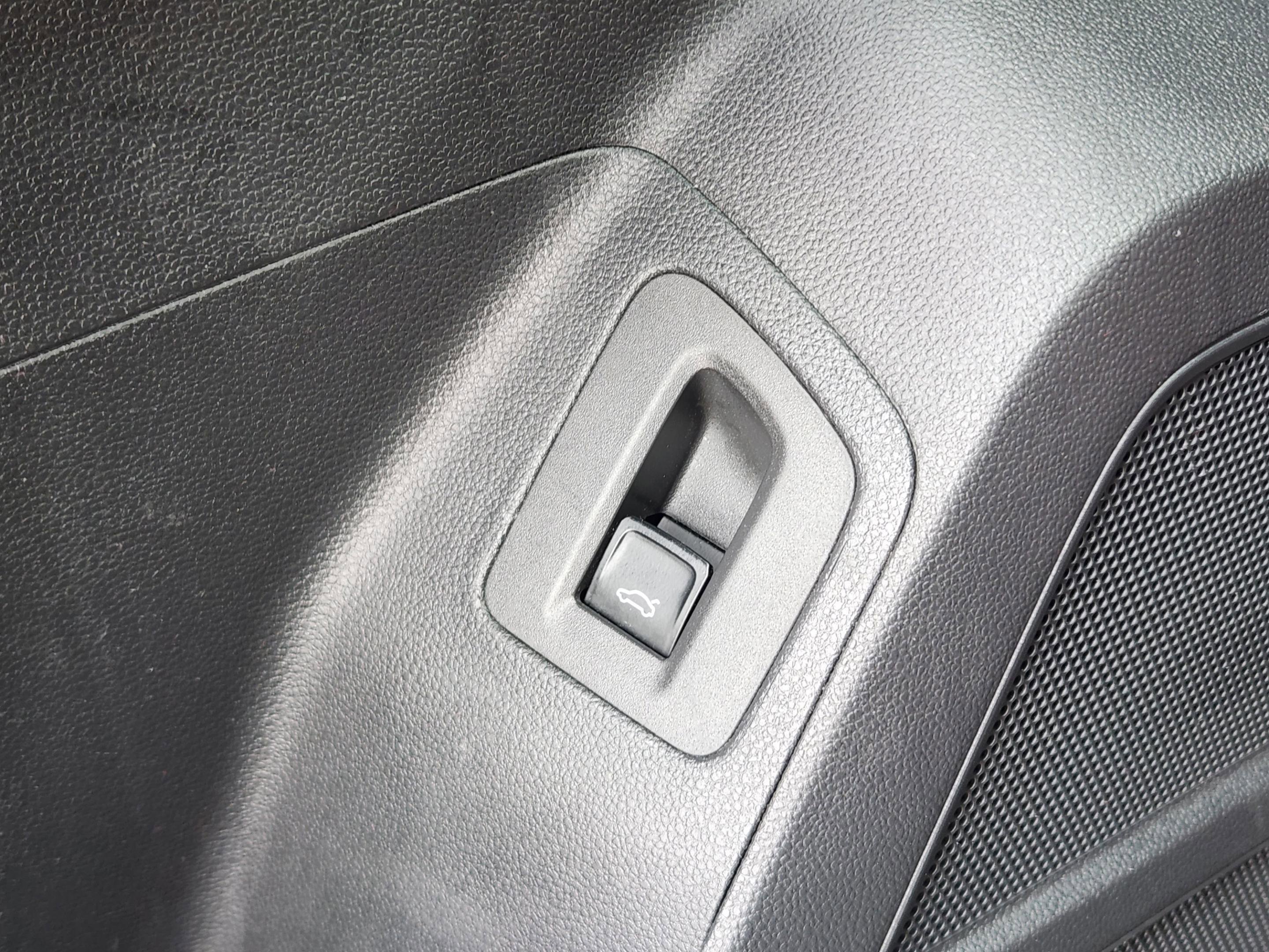 Used 2023 Volkswagen Atlas SEL R-Line image 20