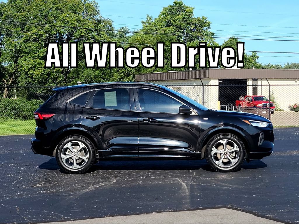 Used 2023 Ford Escape ST-Line w/ Tech Pack #1 AWD/4WD image 2