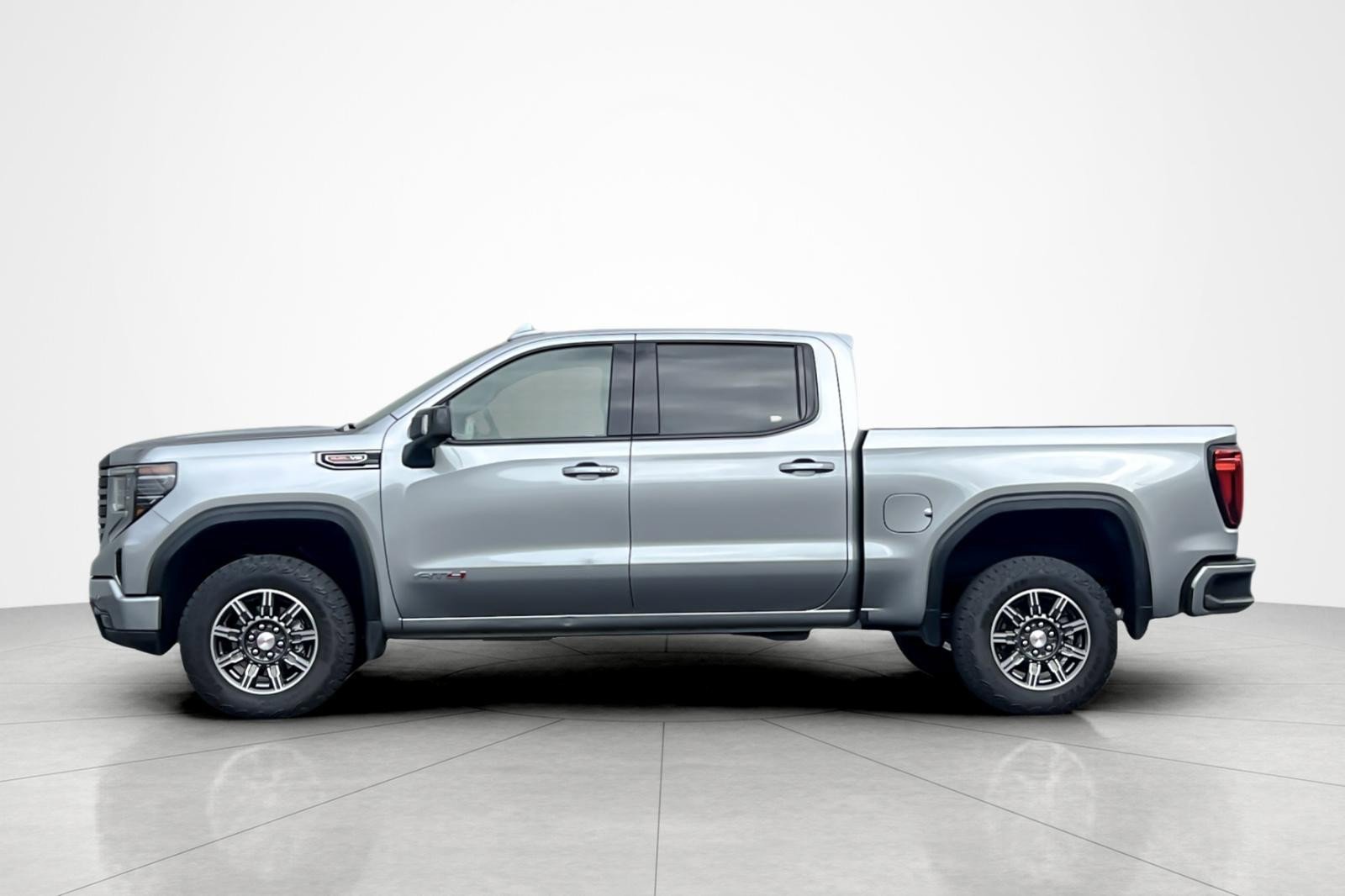 Used 2025 GMC Sierra 1500 AT4 image 2
