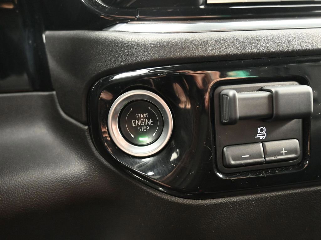 Used 2025 GMC Sierra 1500 SLT image 18