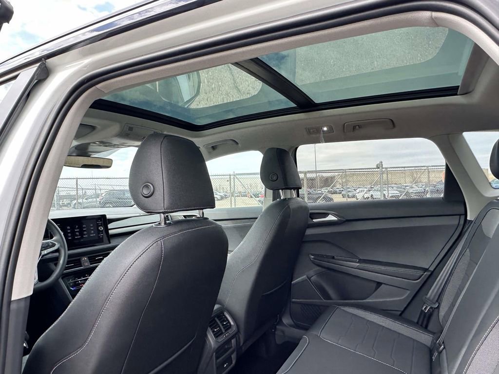 New 2025 Volkswagen Taos SE FWD image 10