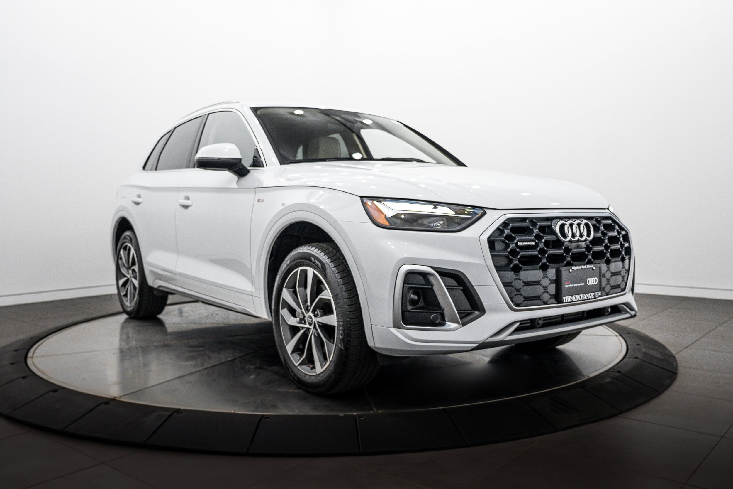 Used 2024 Audi Q5 2.0T Premium Plus w/ Premium Plus Package AWD/4WD image 2