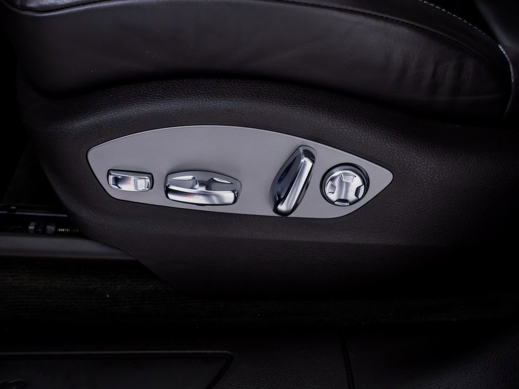 Certified 2022 Porsche Macan w/ Premium Package Plus image 13