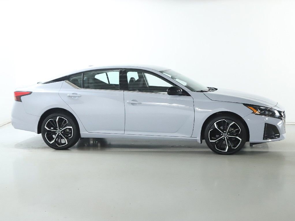 Certified 2023 Nissan Altima 2.5 SR AWD/4WD image 11