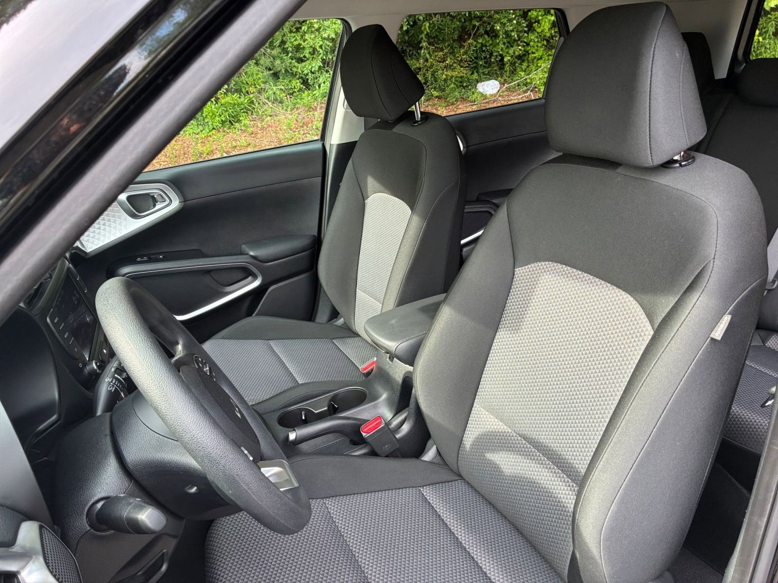 Used 2025 Kia Soul LX w/ LX Technology Package FWD image 36