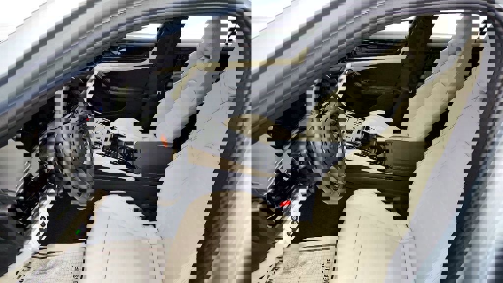 Used 2024 Porsche Panamera image 21