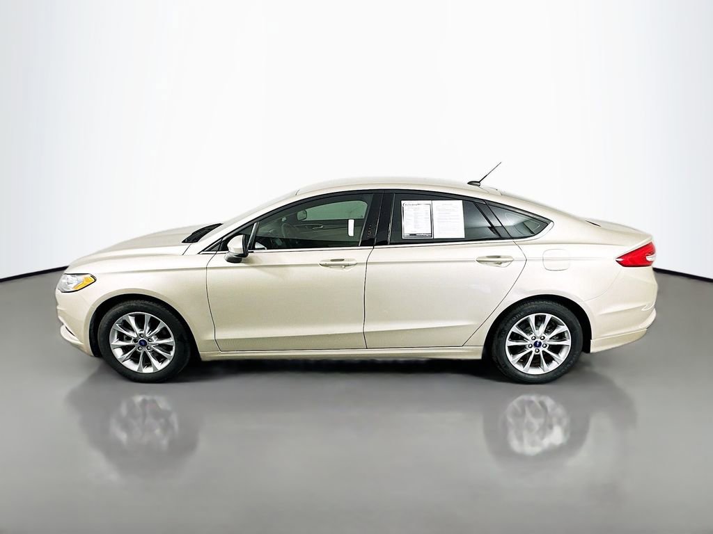 Used 2017 Ford Fusion SE w/ Fusion SE Technology Package image 4