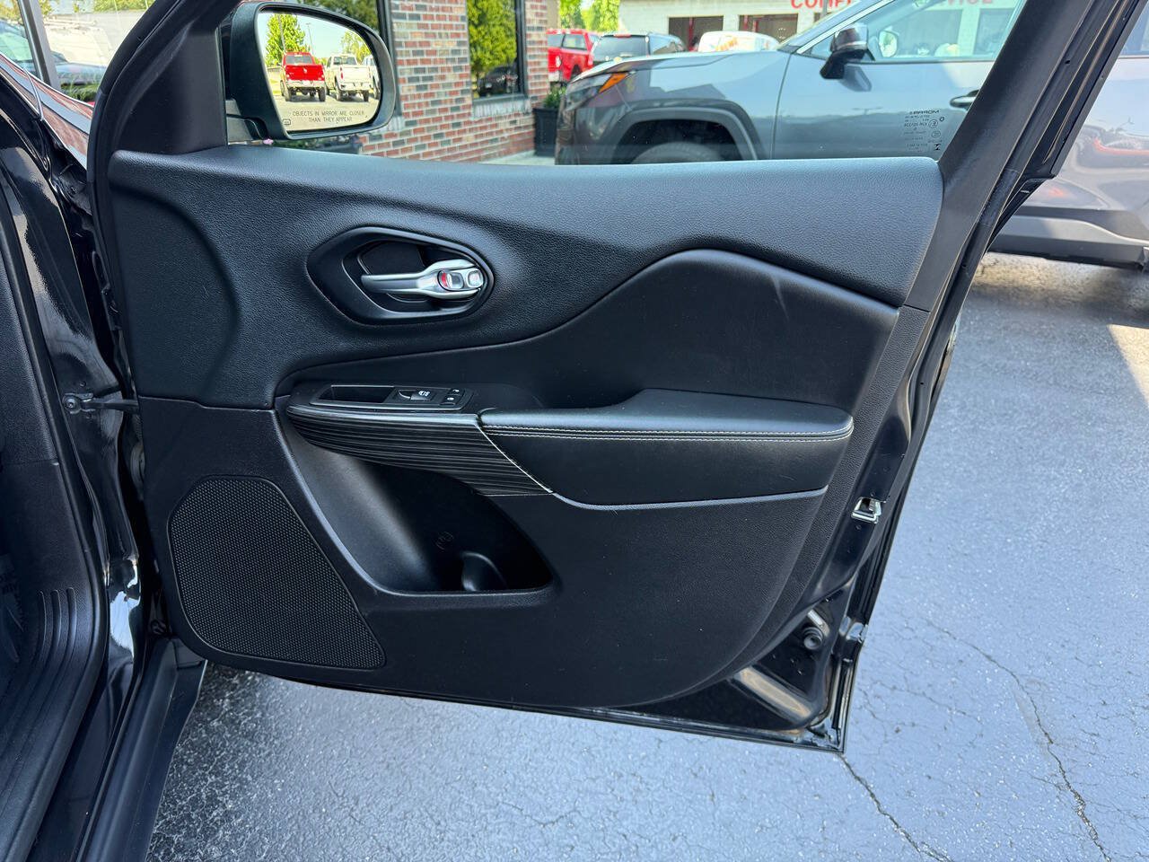 Used 2014 Jeep Cherokee Limited FWD image 22