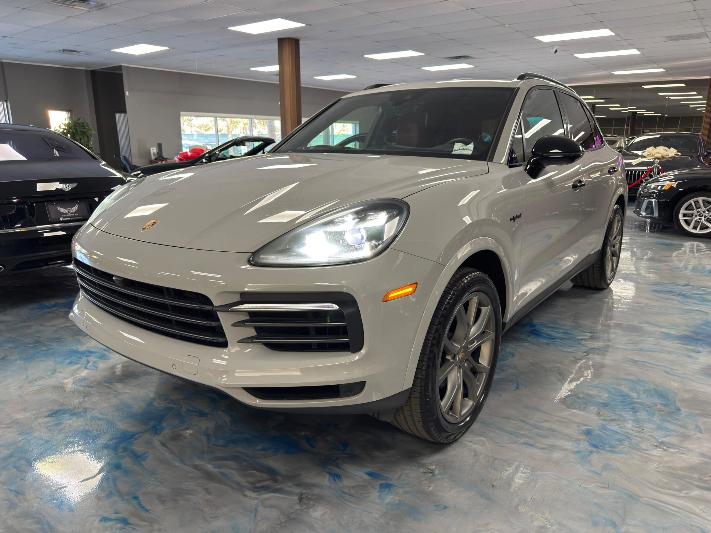 Used 2022 Porsche Cayenne Platinum Edition w/ Premium Package Plus image 3