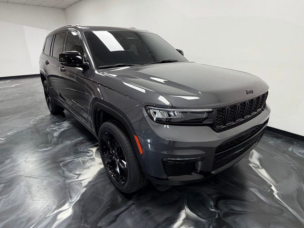Used 2024 Jeep Grand Cherokee L Limited w/ Black Appearance Package AWD/4WD image 19