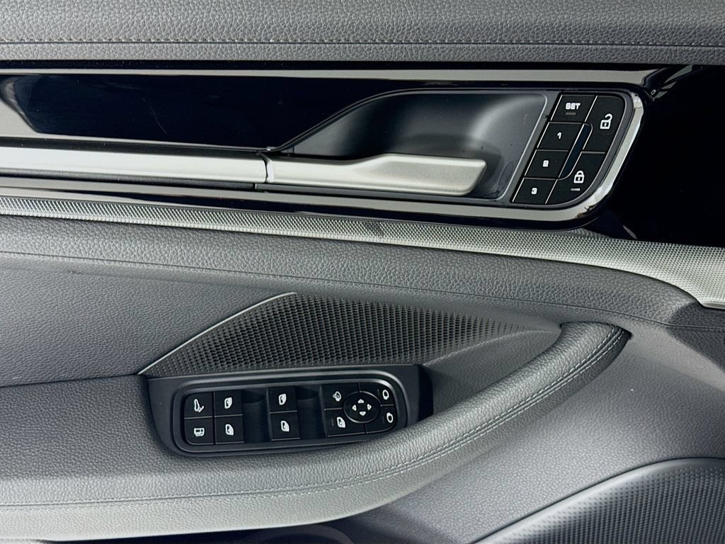 New 2026 Porsche Panamera 4 E-Hybrid AWD/4WD image 11