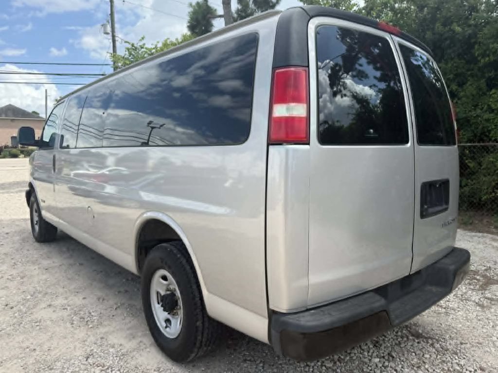 Used 2005 Chevrolet Express 3500 Extended Passenger RWD image 5