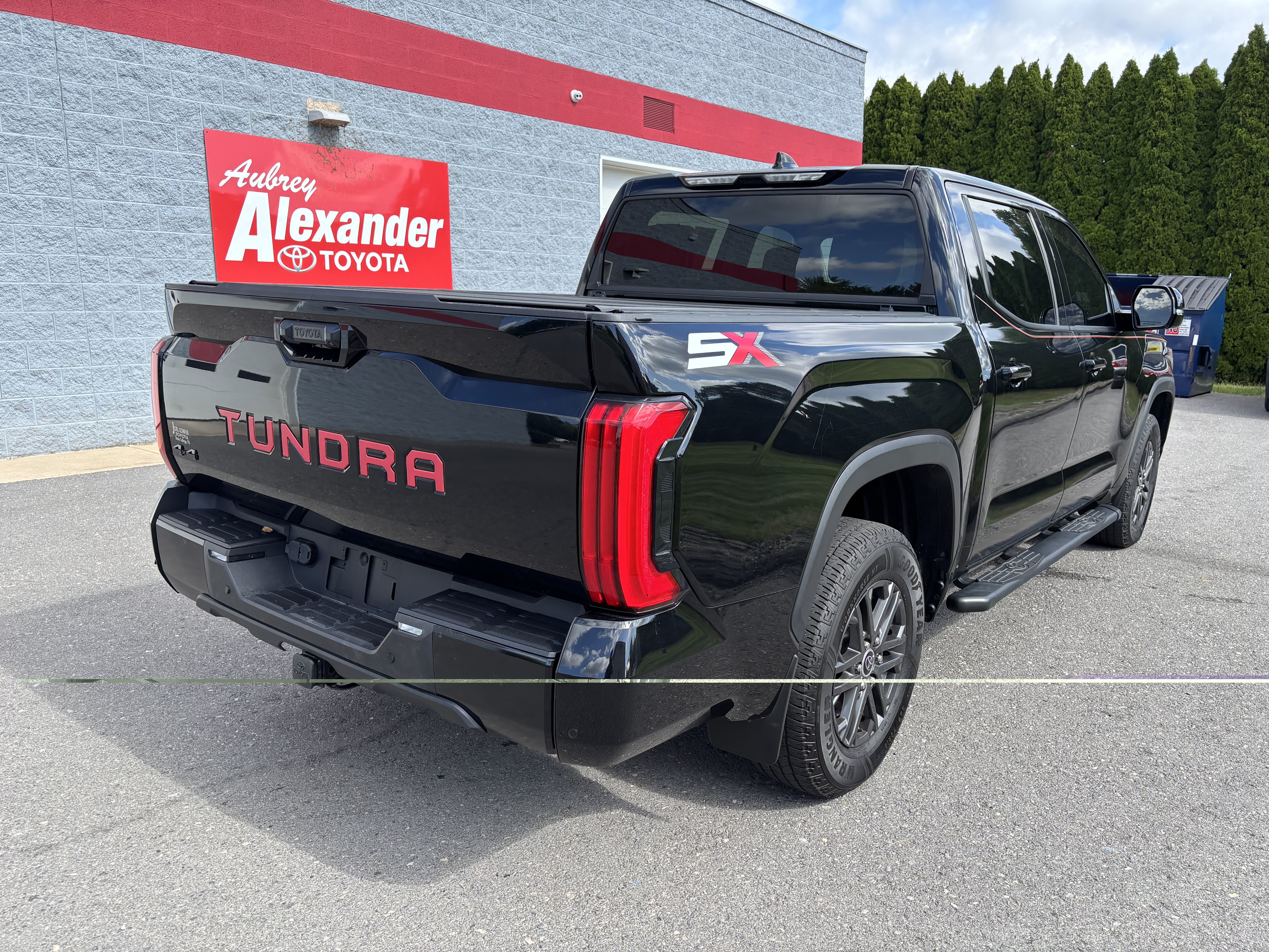 Used 2023 Toyota Tundra SR5 w/ SR5 Convenience Package AWD/4WD image 3