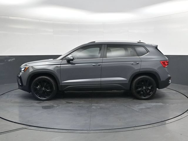 Used 2023 Volkswagen Taos SE w/ Panoramic Sunroof Package AWD/4WD image 8