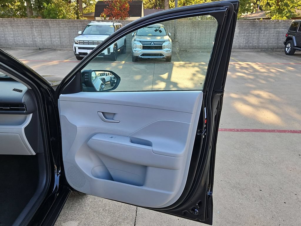 Used 2025 Hyundai Kona SEL FWD image 33