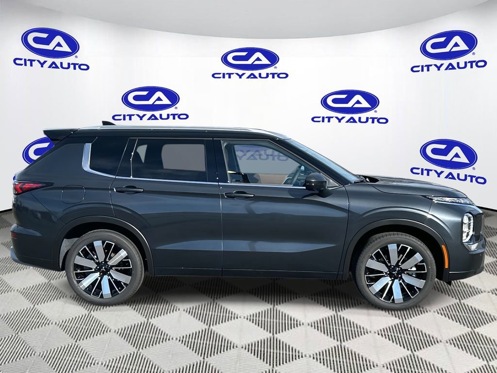 New 2026 Mitsubishi Outlander SEL image 2