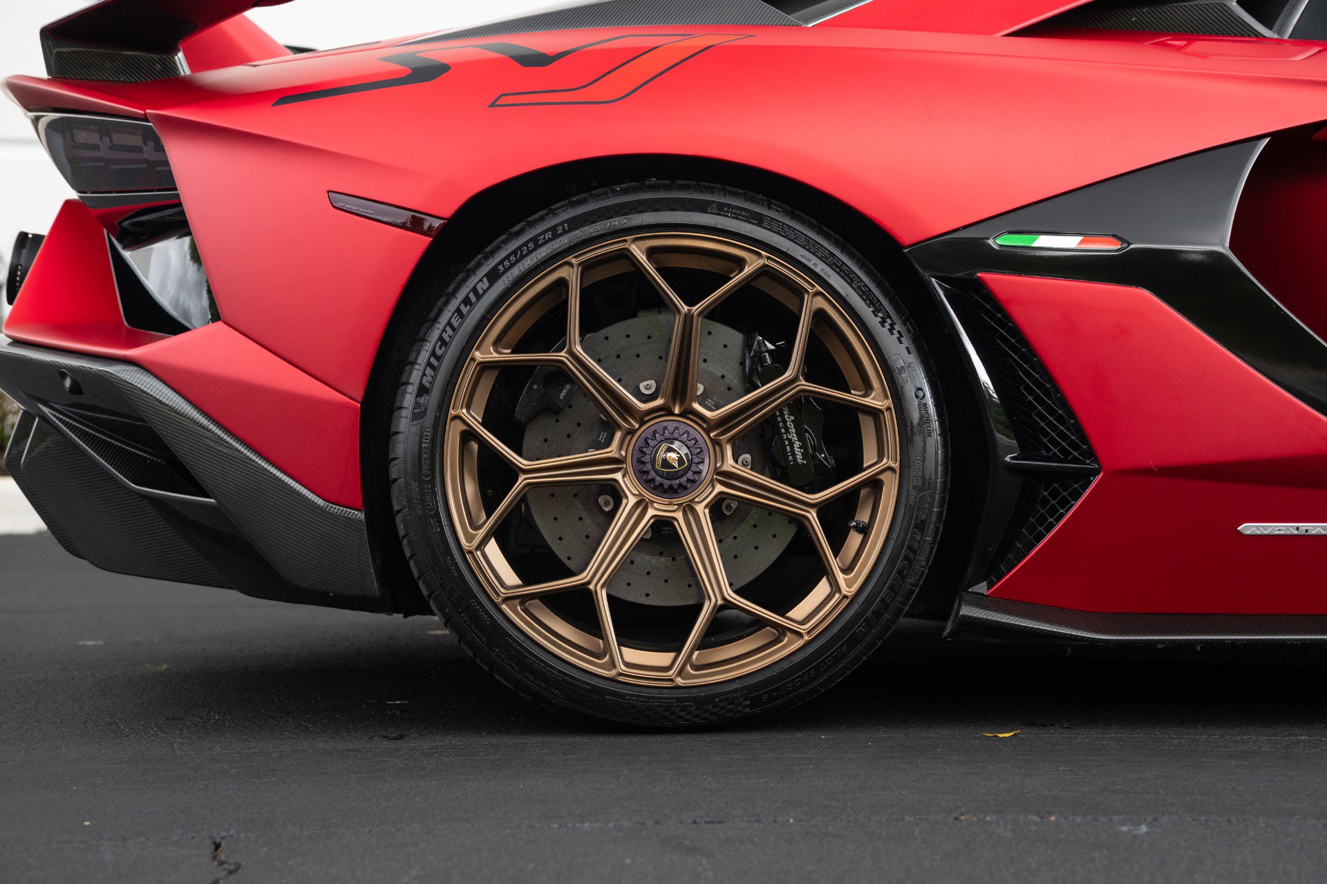 Used 2021 Lamborghini Aventador SVJ AWD/4WD image 19