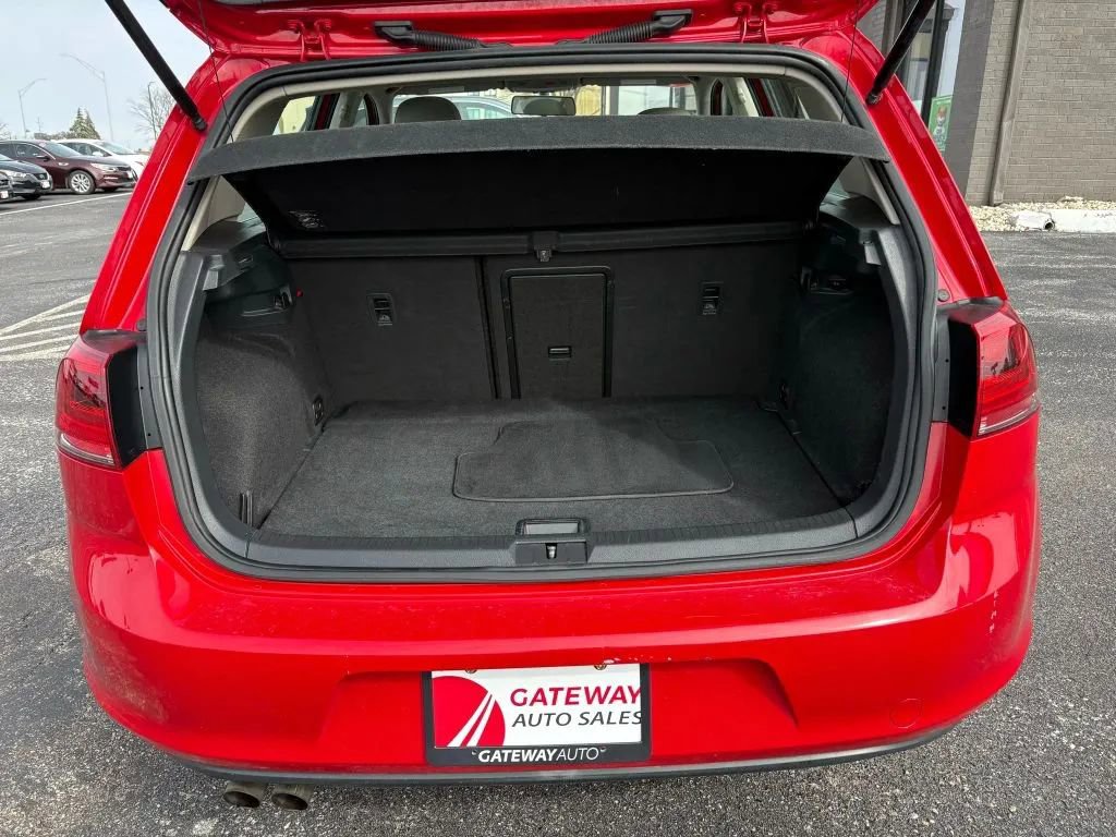 Used 2015 Volkswagen Golf S image 9