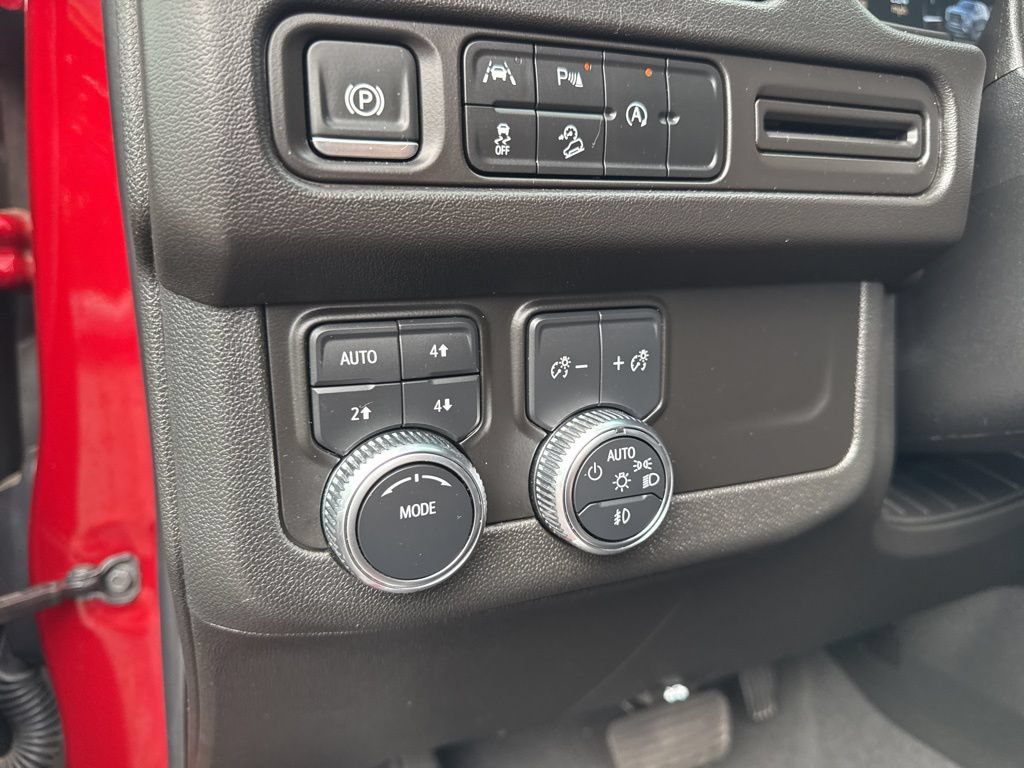 Used 2024 GMC Yukon AT4 AWD/4WD image 19