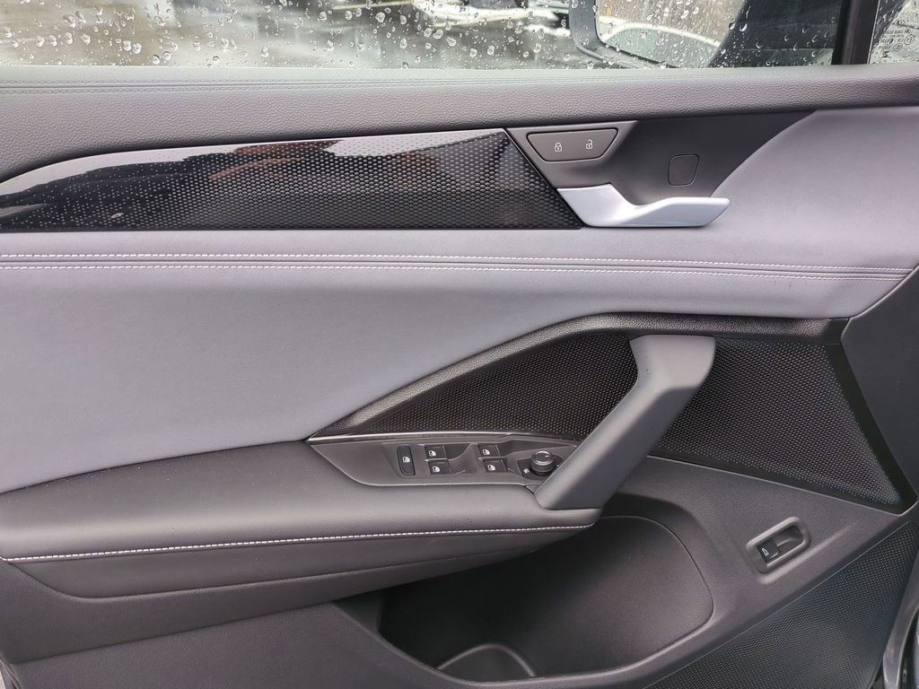 New 2026 Volkswagen Tiguan SE R-Line image 10