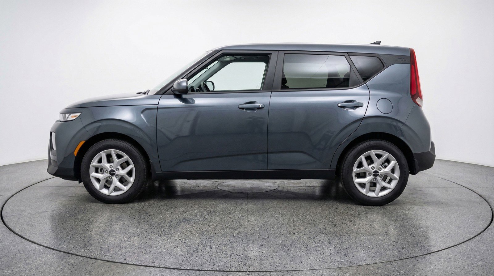 Used 2025 Kia Soul LX w/ LX Technology Package image 5
